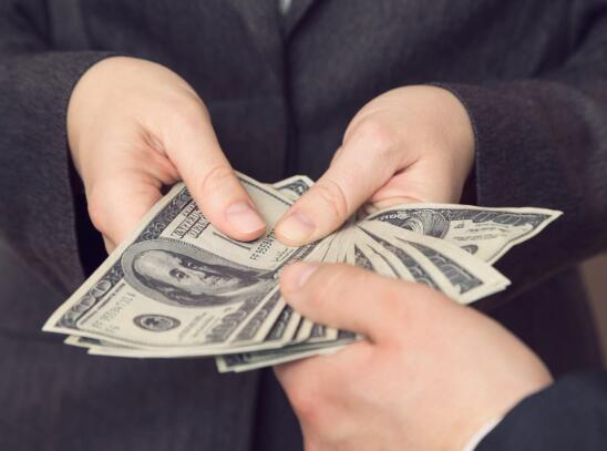 How much does a notary make​